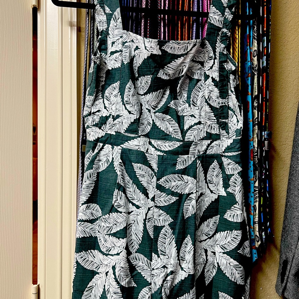 Beautiful green romper. New. Size 8. Fits like Small/medium.